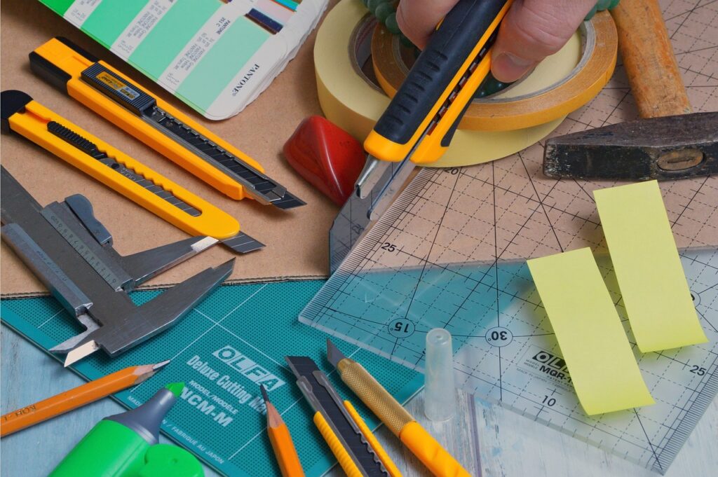 blades are engaged, hammer, subler, adhesive tape, self-adhesive, cutting mat, ruler, transparent, pencil, chores, woodwork, adhesive tape, cutting mat, cutting mat, chores, woodwork, woodwork, woodwork, woodwork, woodwork