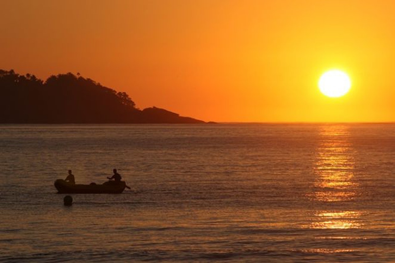 per, of, nature, sun, sunset, sea, water, ocean, boat, fisherman, mountains, forest, afternoon, dusk
