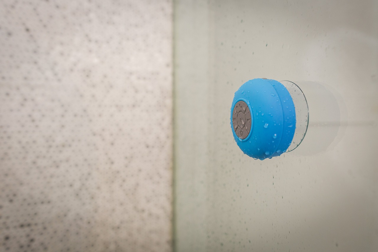 blue, bluetooth, speaker, nature, electronic, technology, waterproof, music, sound, wet, water, hand, wall
