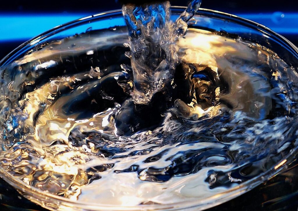 water, fontaine, plug, plug pull, nature, fresh, clear, water feature, wet, splash, liquid