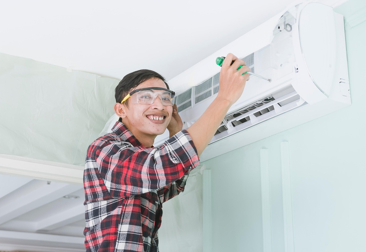worker, repair, home, house, maintenance, apartment, screwdriver, repair, repair, maintenance, maintenance, maintenance, maintenance, maintenance, screwdriver